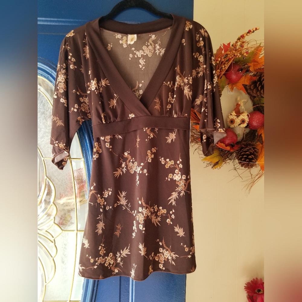 Brown Floral V neck L